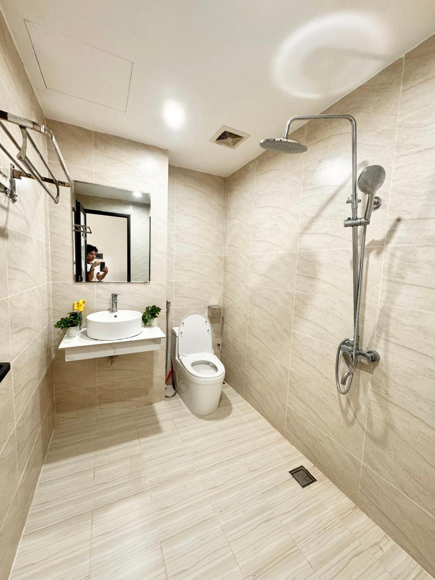 Modern & Comfy Apartment Hanoi Exterior photo